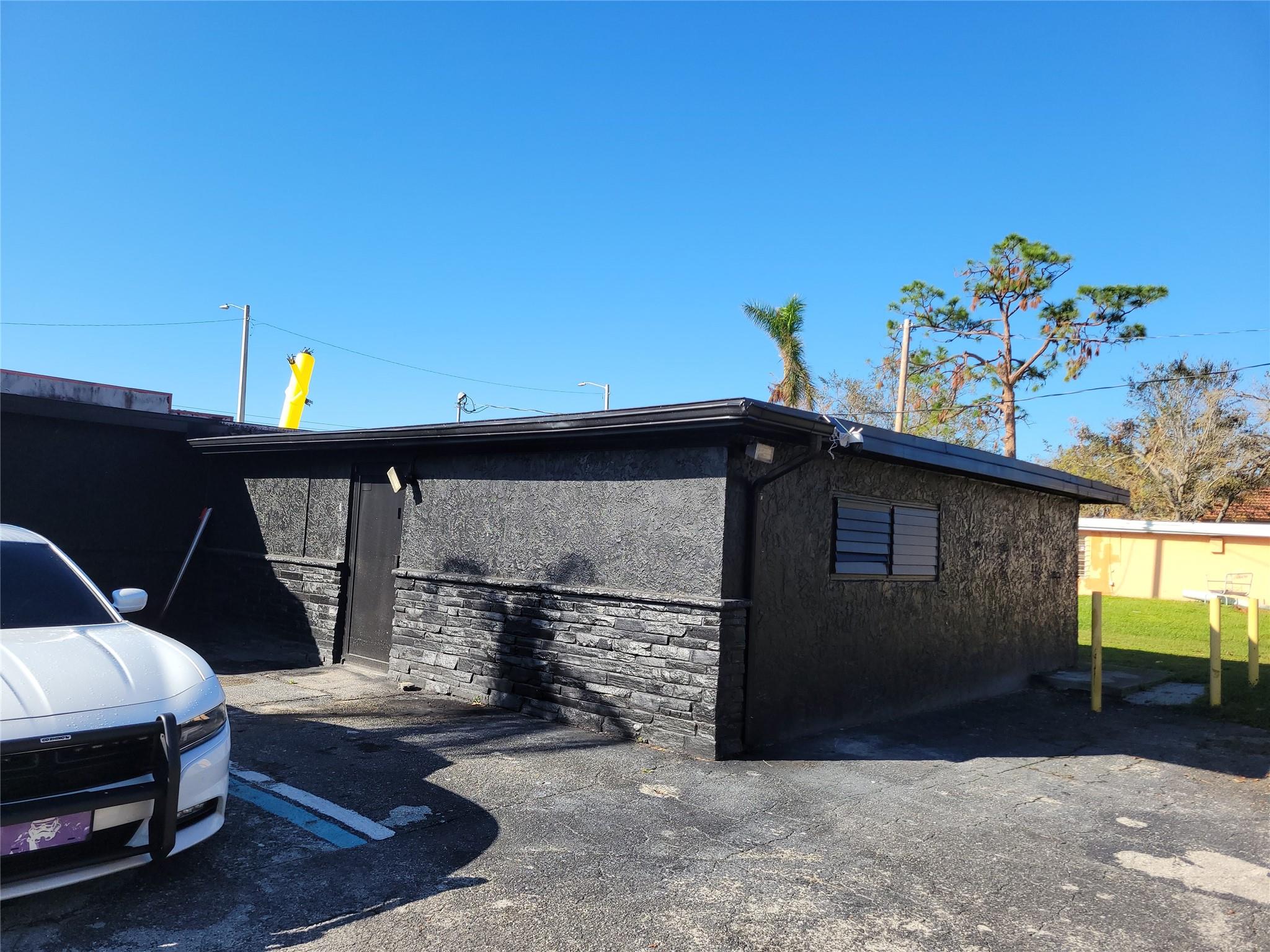 136 Pondella Rd Property Photo 3