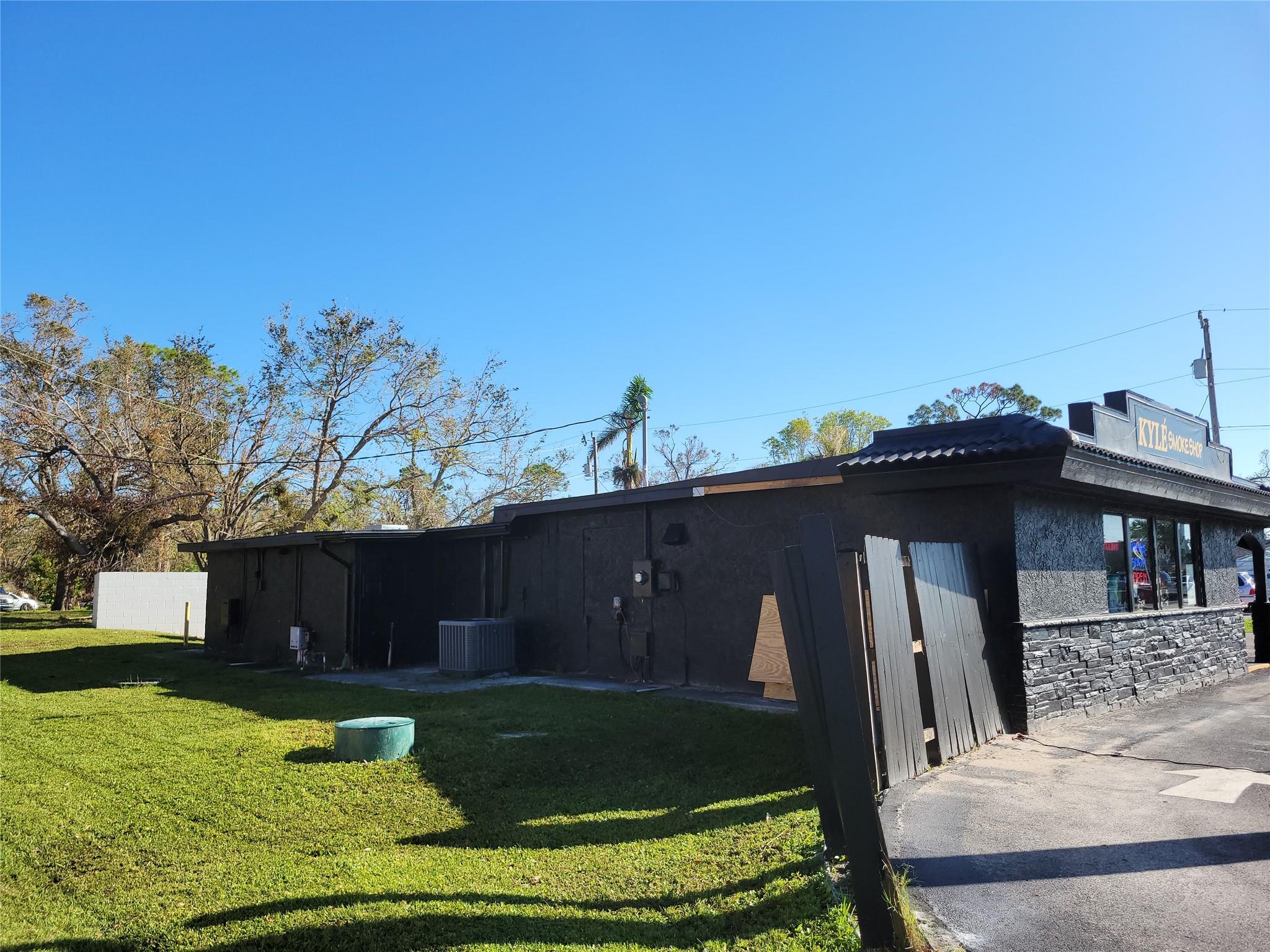 136 Pondella Rd Property Photo 4