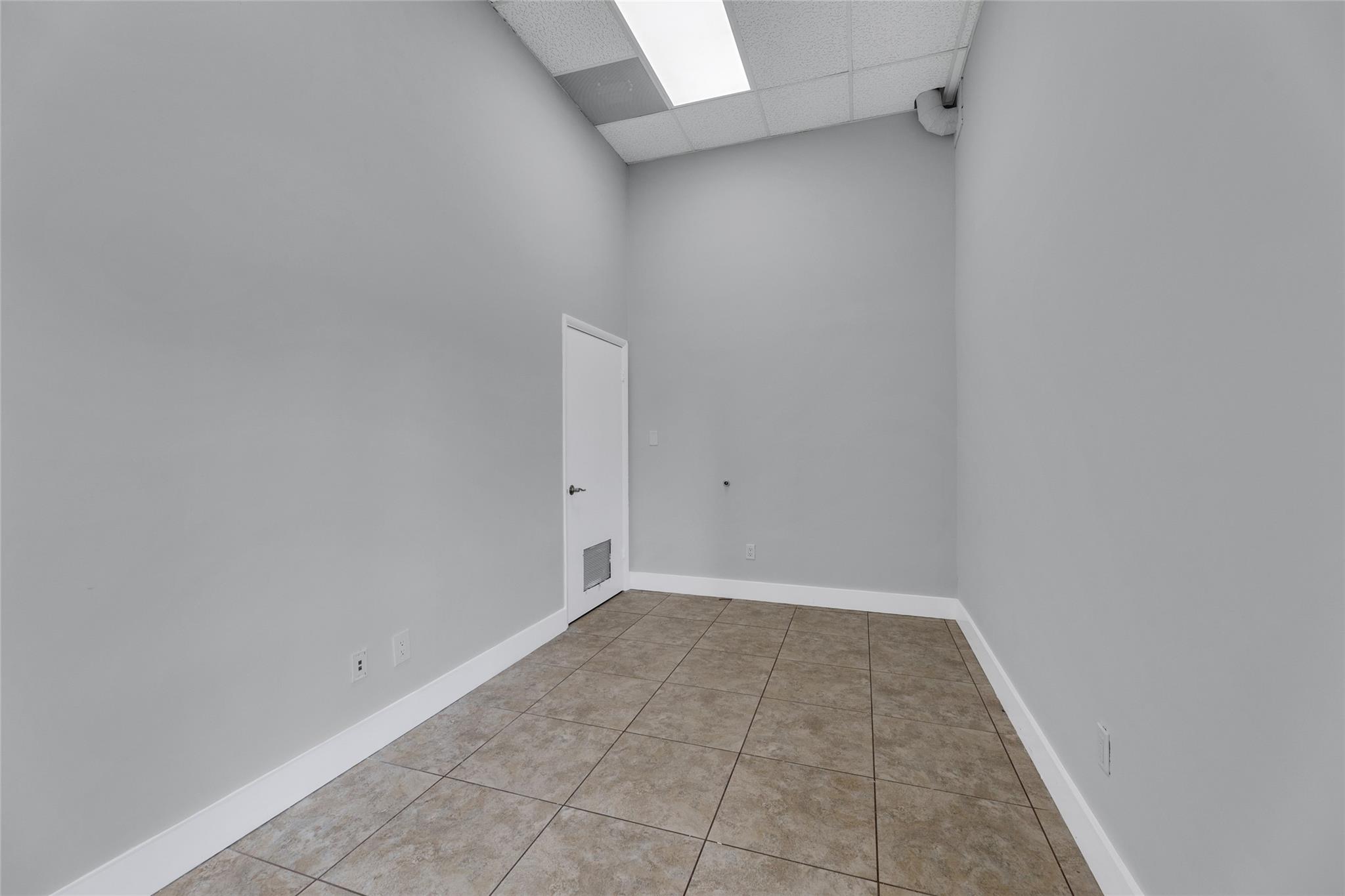 23123 State Road 7 Property Photo 29