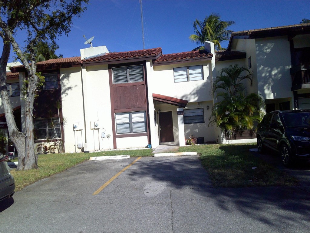 3810 SW 52nd Avenue Property Photo 1