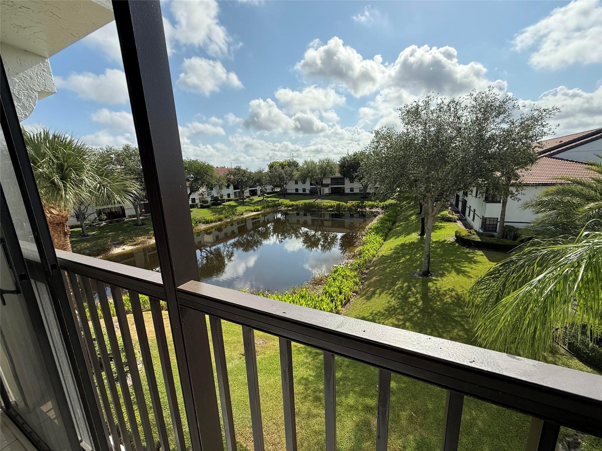 5153 Floria Dr V Property Photo 1