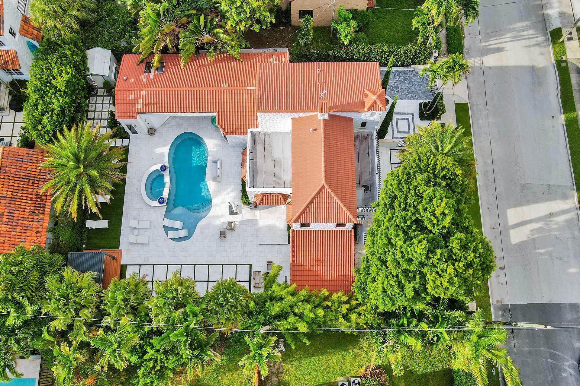 614 Poinciana Property Photo 3