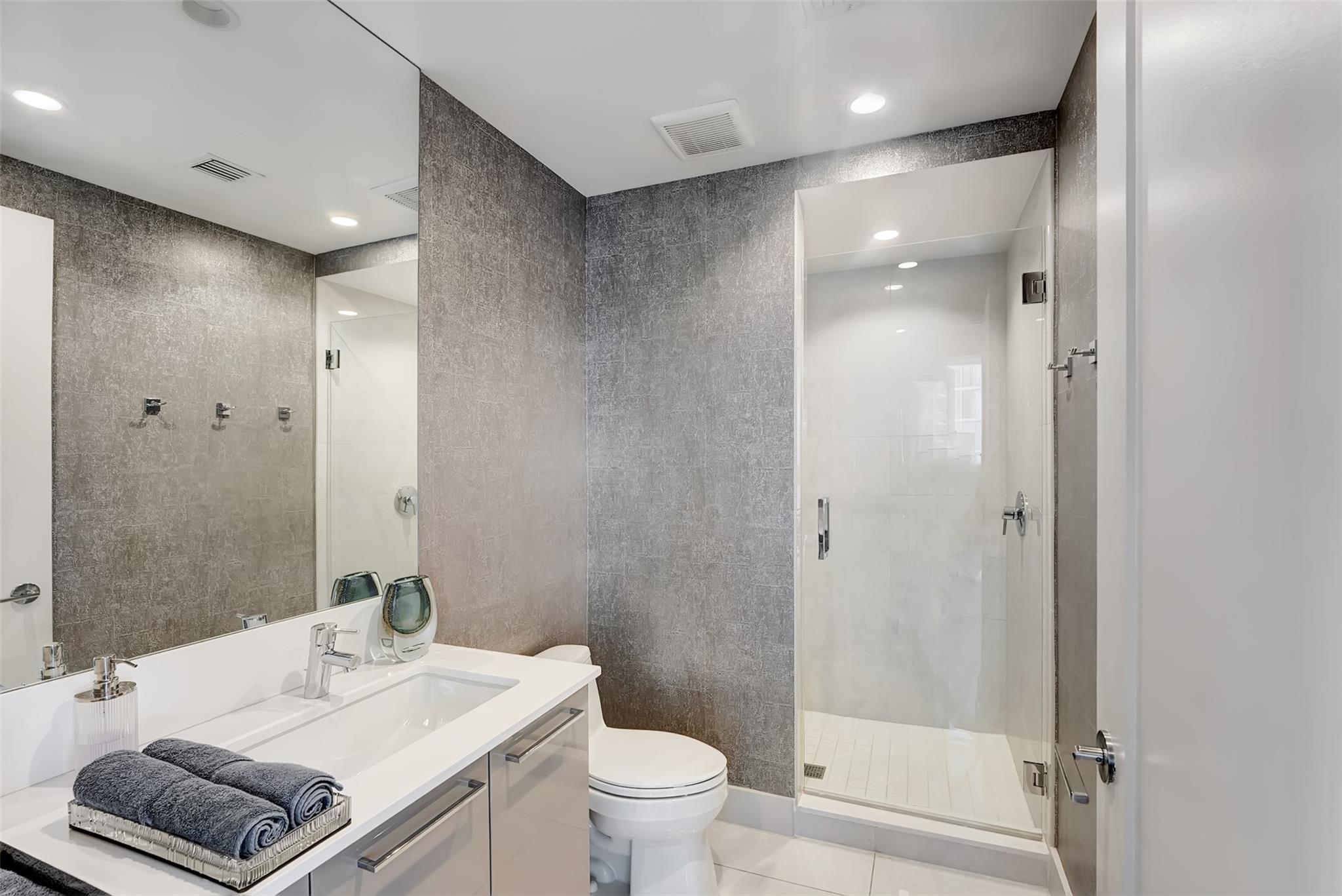 100 E Las Olas Blvd 2504 Property Photo 48