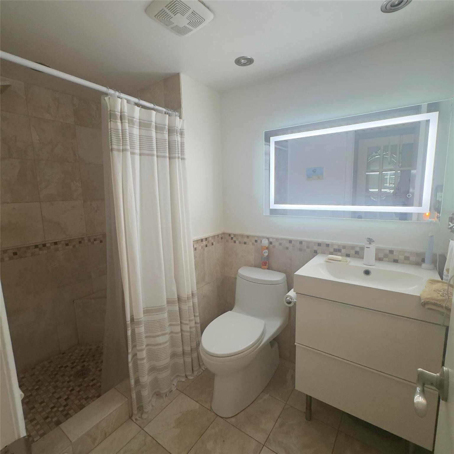 F10478291 Property Photo 33