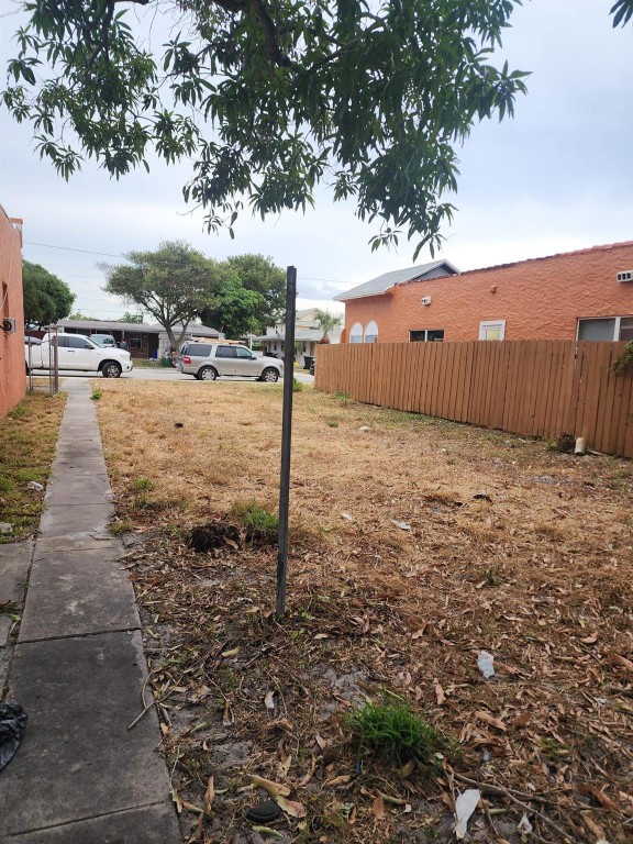 407 N H Street Property Photo 1