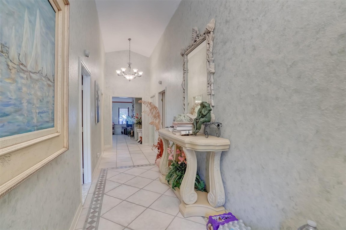305 S Riverside Drive Property Photo 12