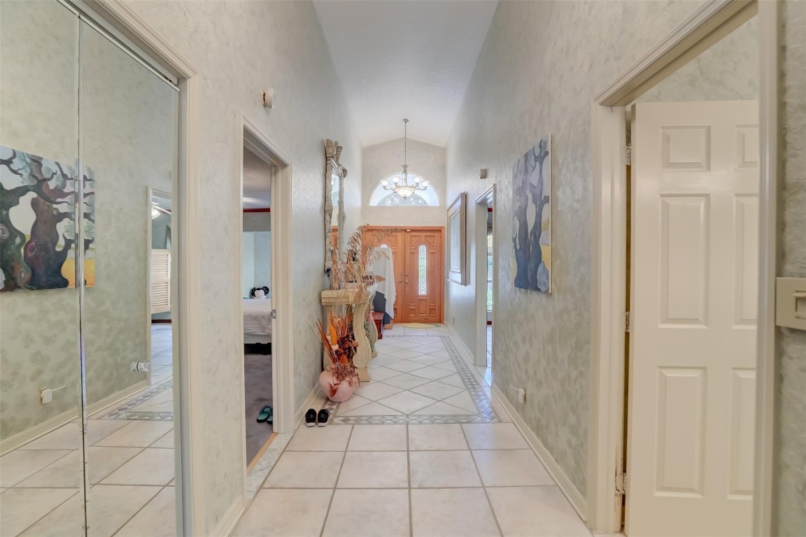 305 S Riverside Drive Property Photo 13
