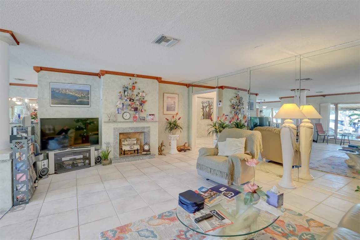 305 S Riverside Drive Property Photo 16