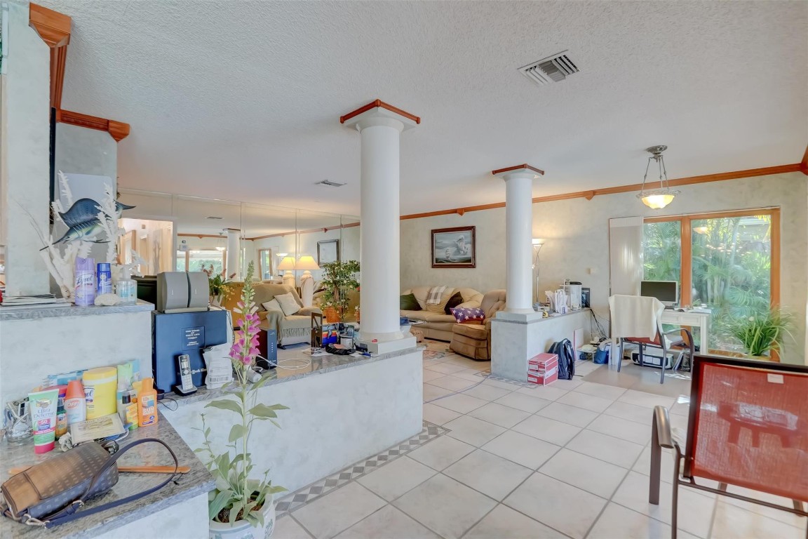 305 S Riverside Drive Property Photo 19