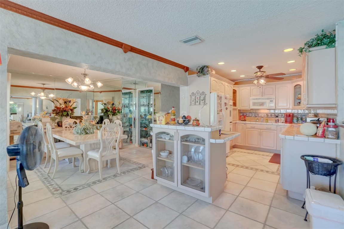 305 S Riverside Drive Property Photo 20
