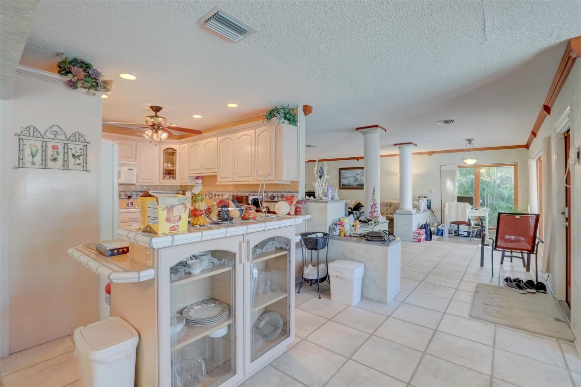 305 S Riverside Drive Property Photo 21