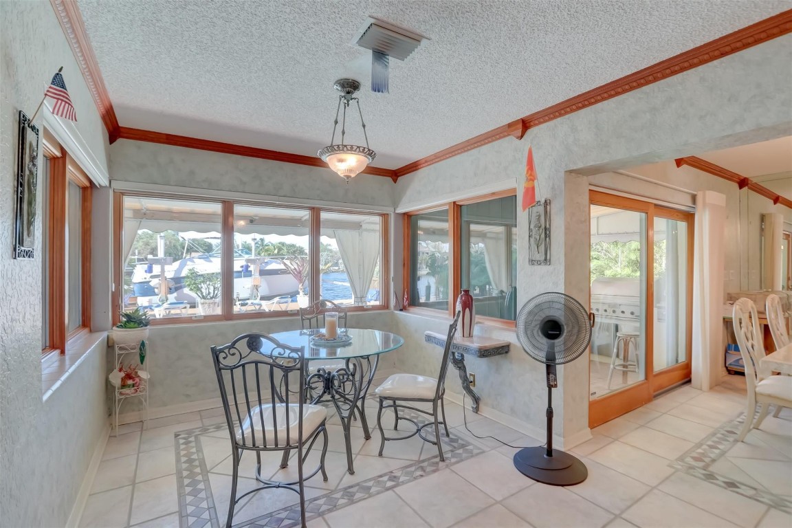 305 S Riverside Drive Property Photo 22