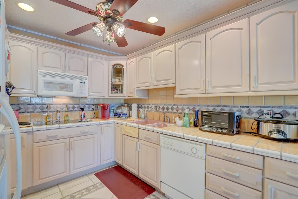 305 S Riverside Drive Property Photo 23