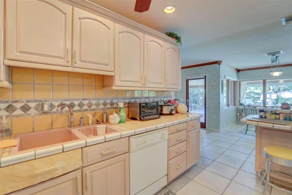 305 S Riverside Drive Property Photo 25