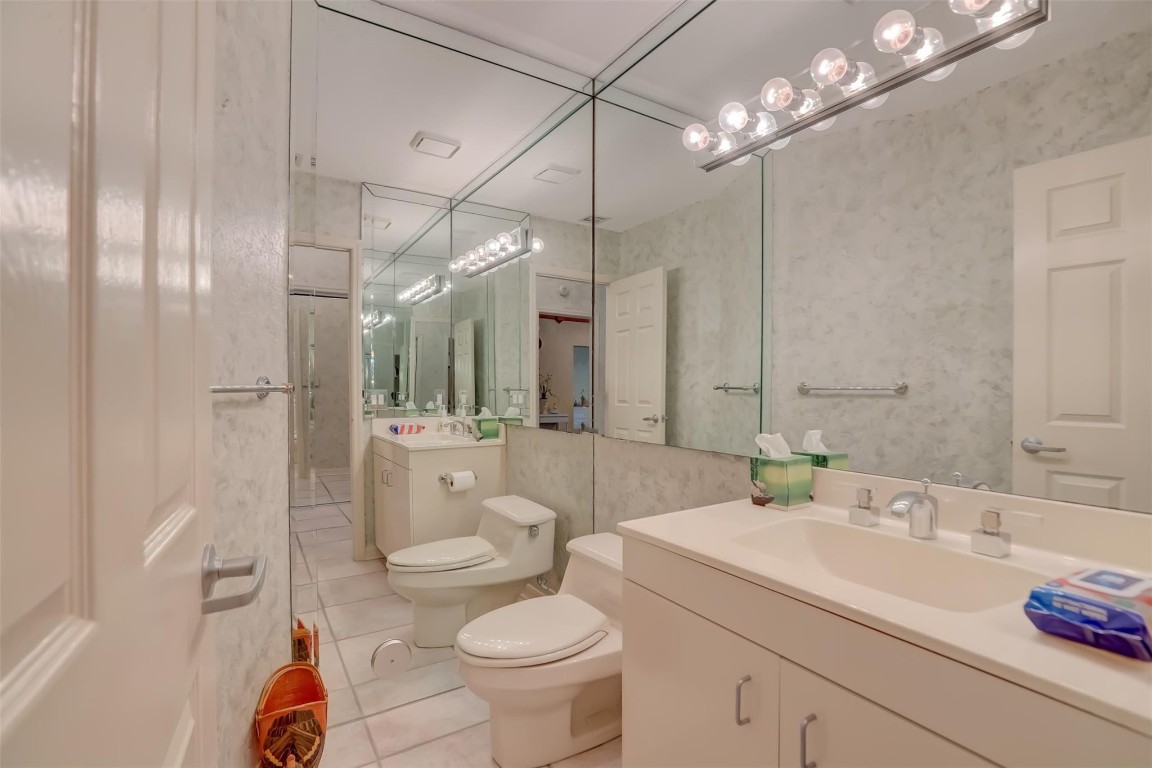 305 S Riverside Drive Property Photo 30