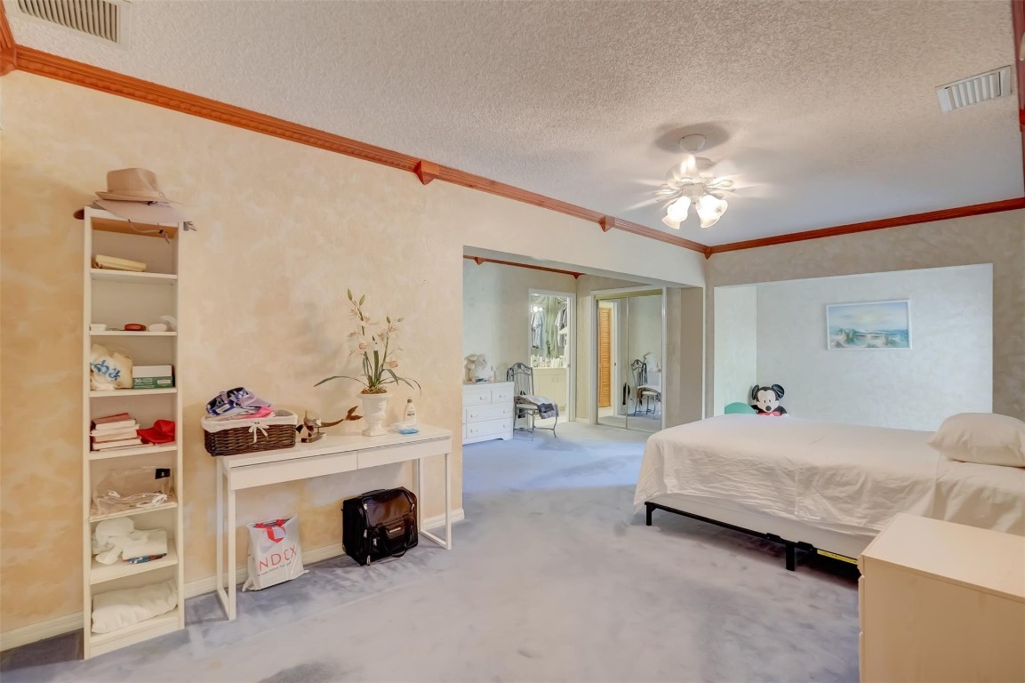 305 S Riverside Drive Property Photo 33