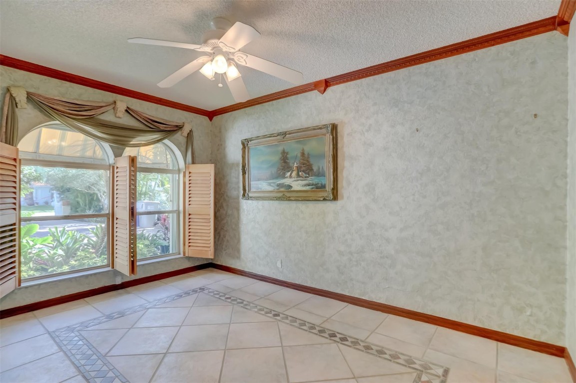 305 S Riverside Drive Property Photo 38
