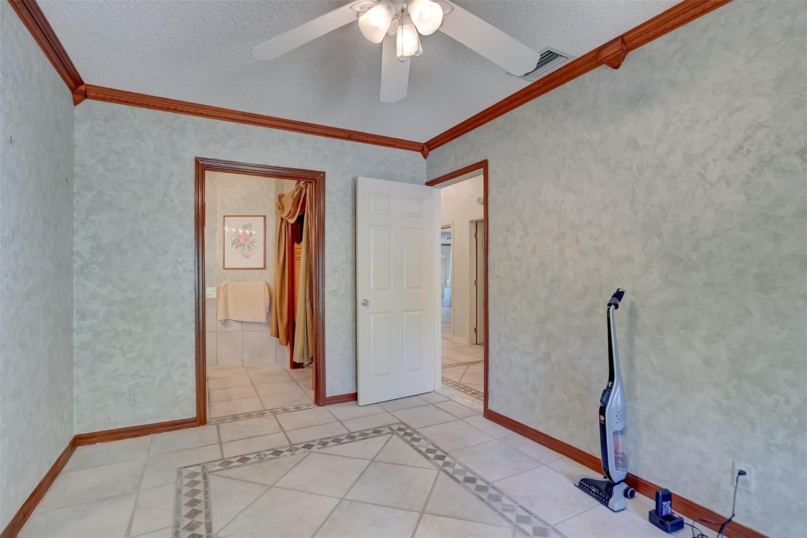 305 S Riverside Drive Property Photo 39