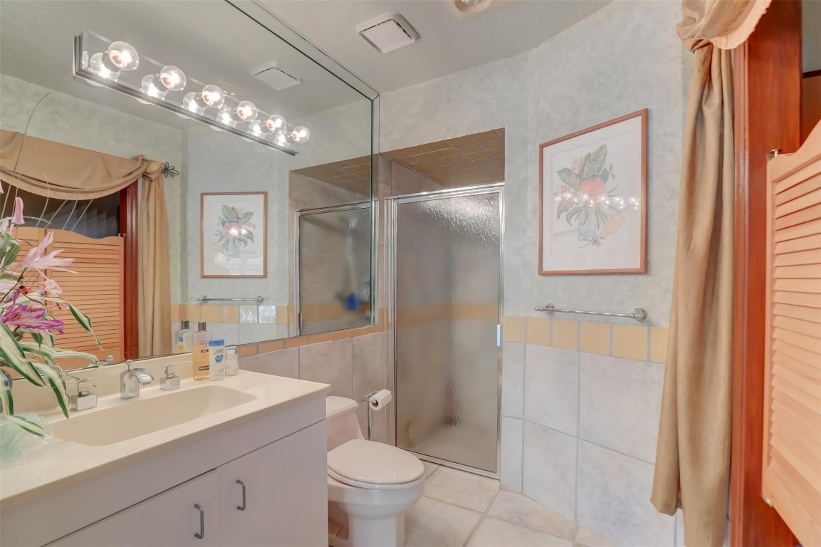 305 S Riverside Drive Property Photo 40