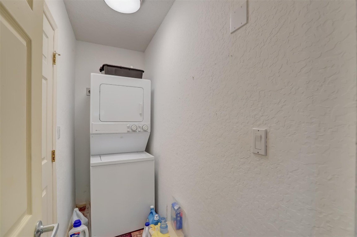 305 S Riverside Drive Property Photo 42