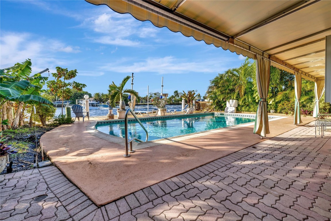305 S Riverside Drive Property Photo 48