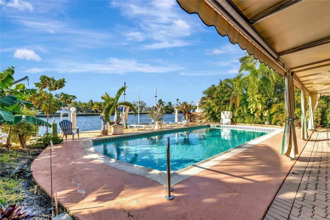 305 S Riverside Drive Property Photo 49