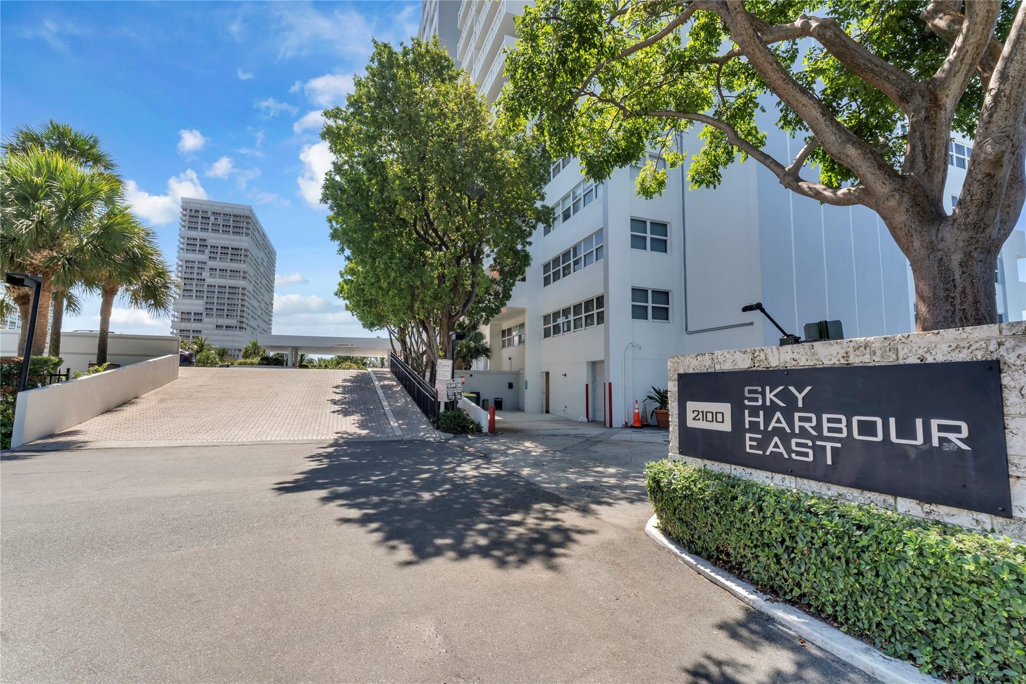 2100 S Ocean Dr 15b Property Photo 3