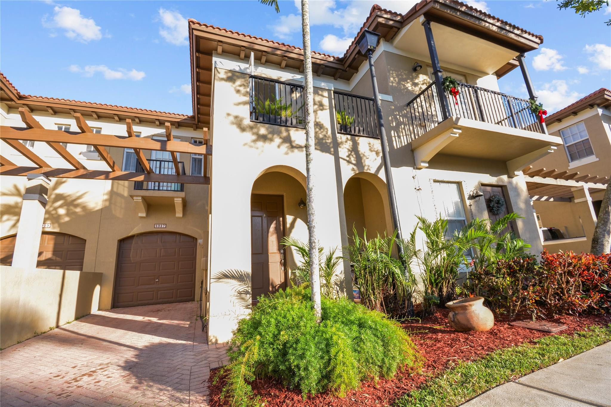 6927 Julia Gardens Drive Property Photo 1
