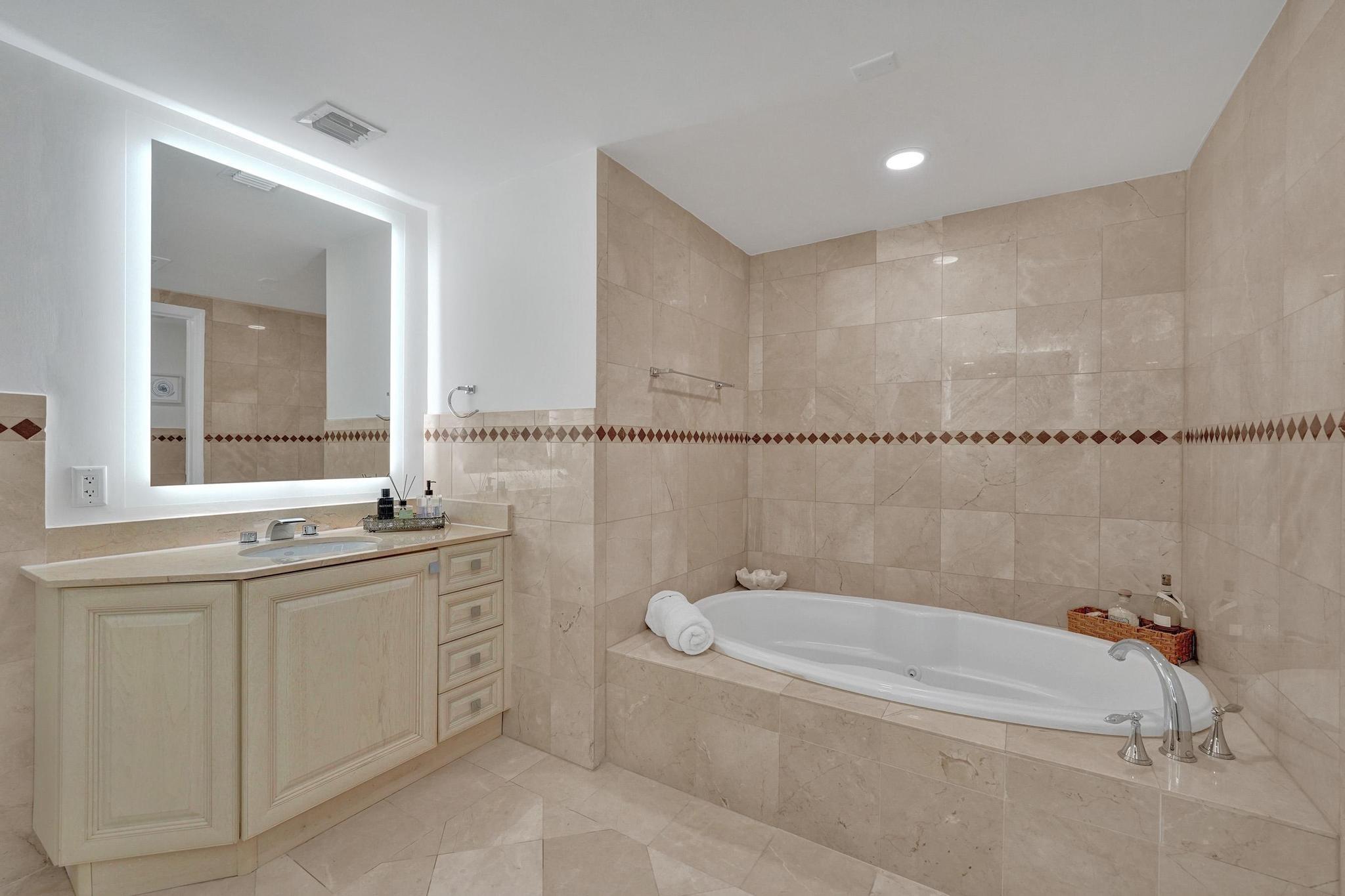 1460 S Ocean Blvd 303 Property Photo 20