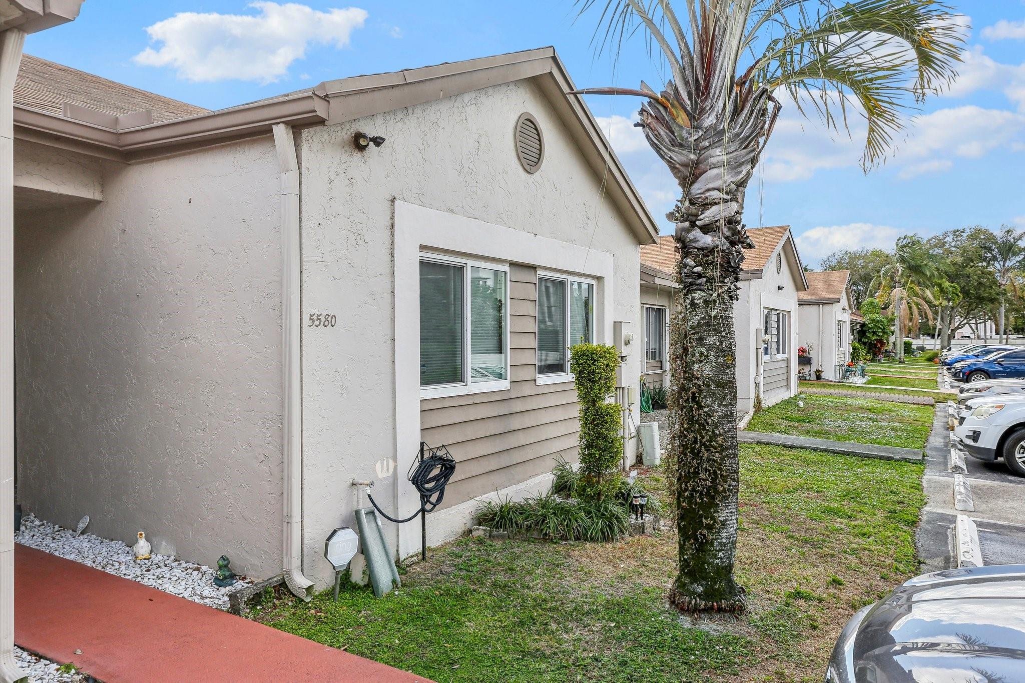 5580 Sw 28th Ter Property Photo 4