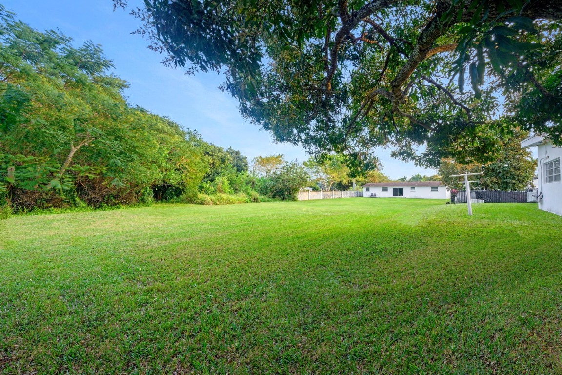 13945 N Miami Avenue Property Photo 2