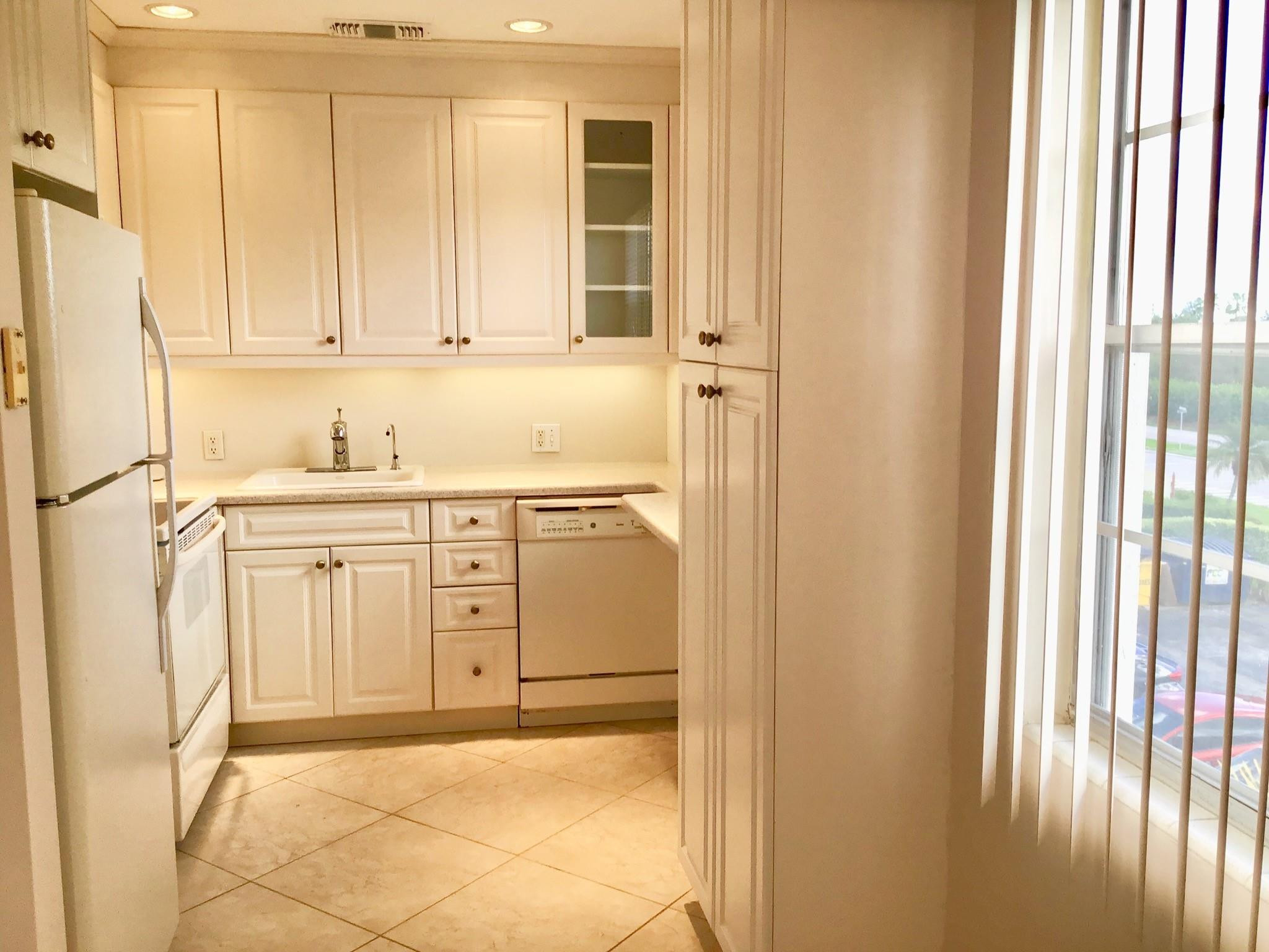 336 Brighton H 336 Property Photo 3