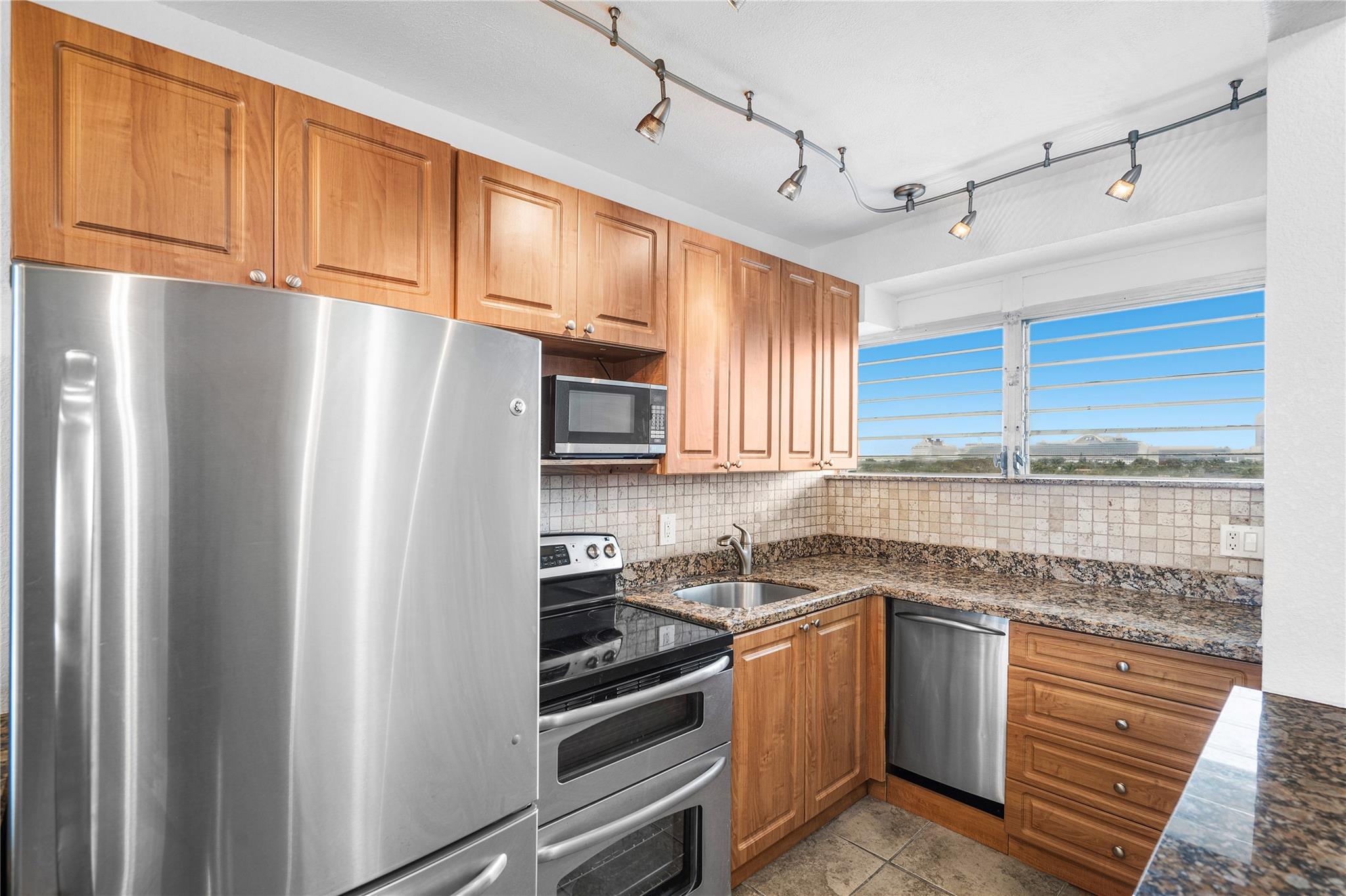 1900 S Ocean Dr 608 Property Photo 16