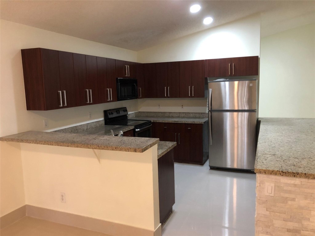 4122 E Silverado Circle Property Photo 4