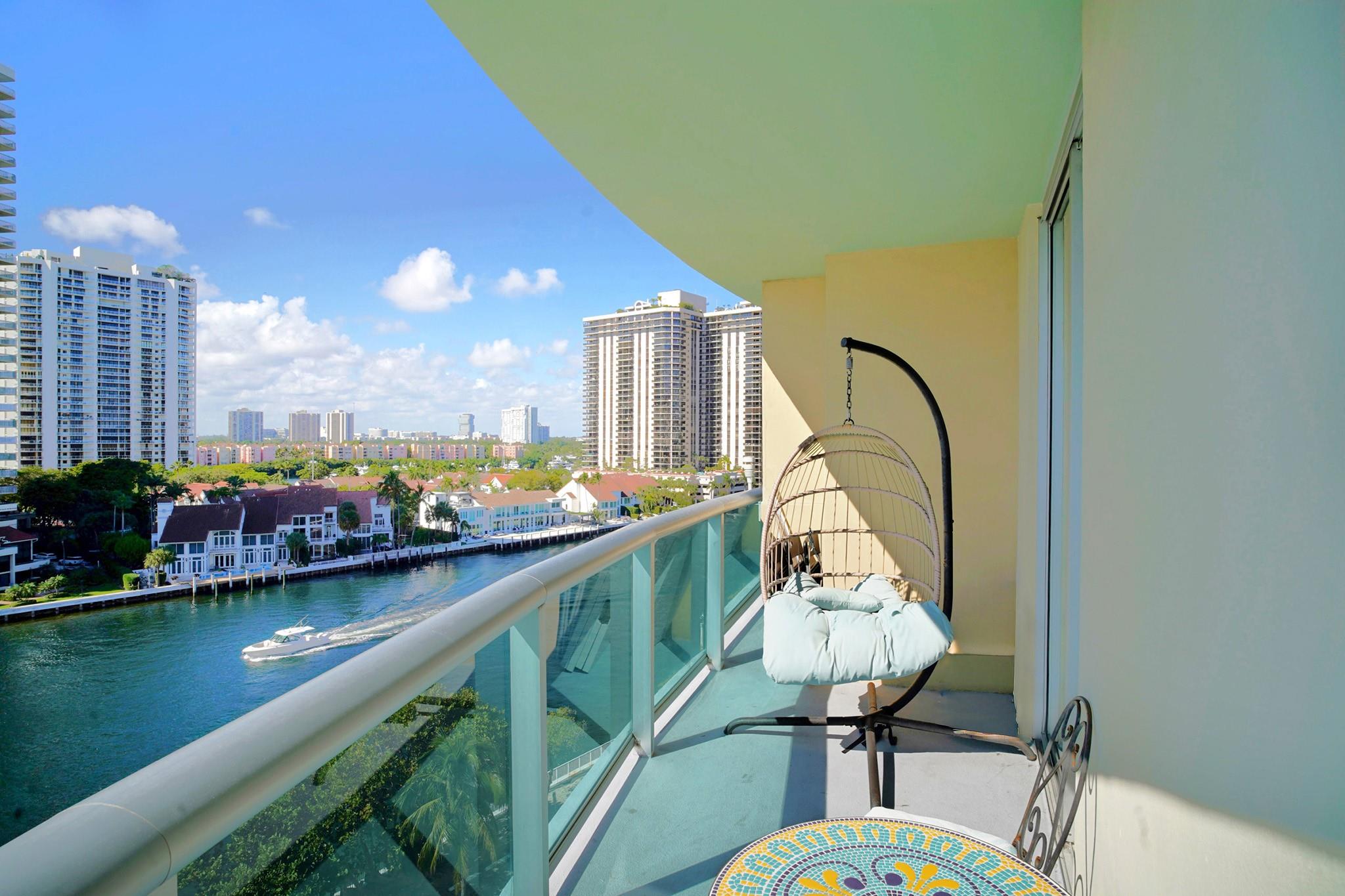 19390 Collins Ave 915 Property Photo 1