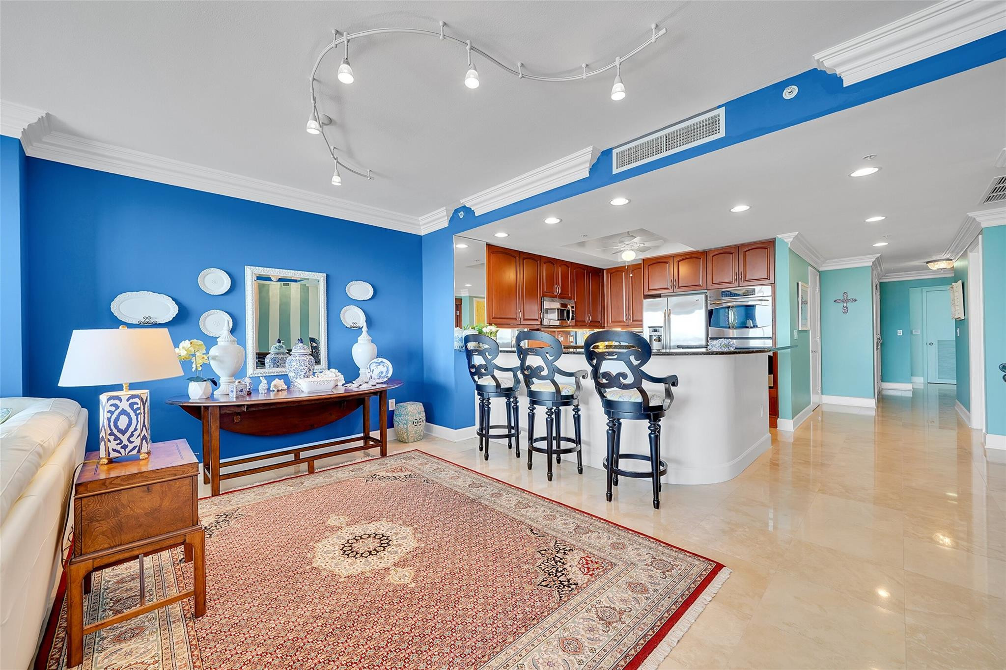 821 N Riverside Drive Ph2 Property Photo 27