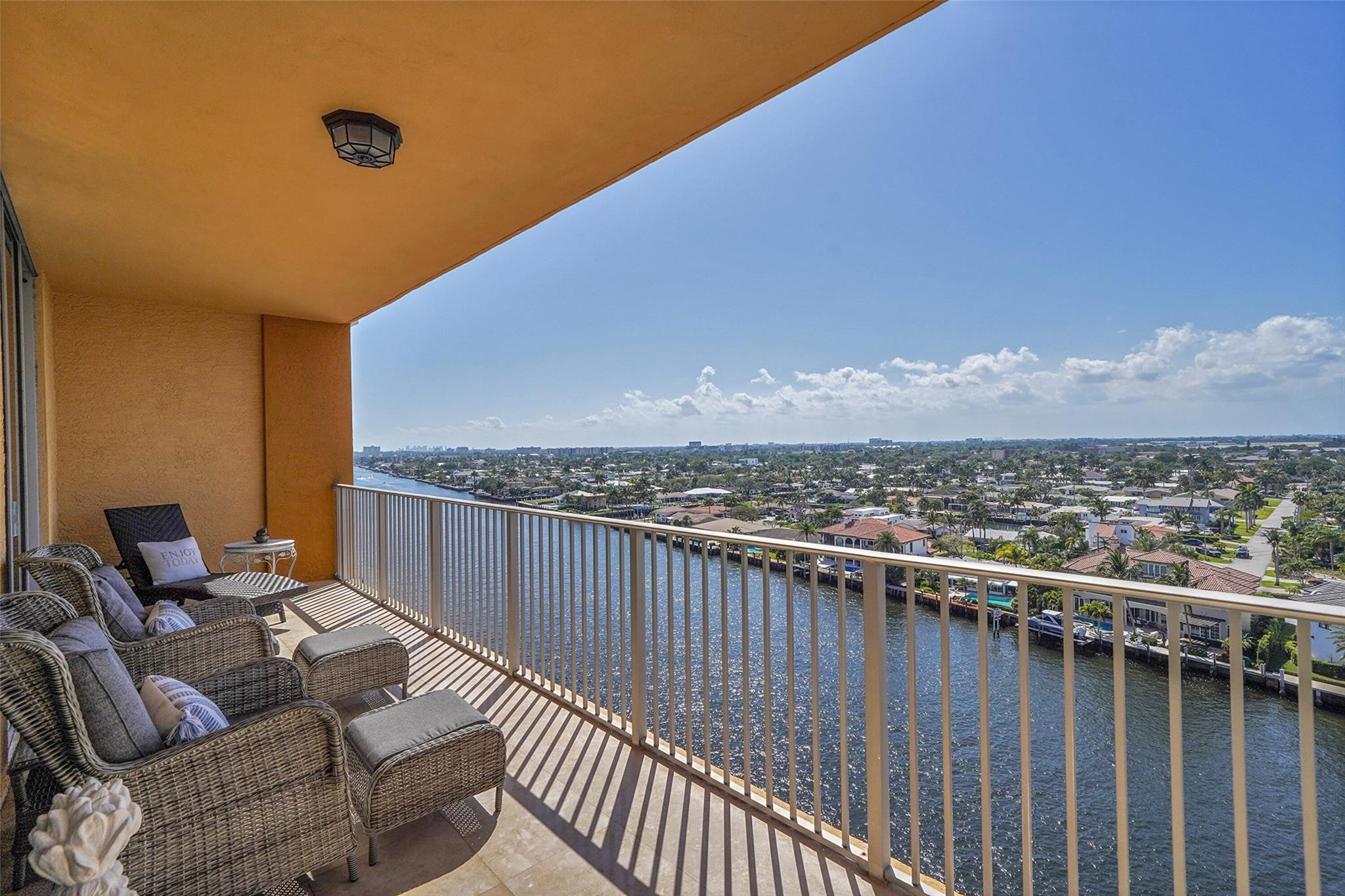 821 N Riverside Drive Ph2 Property Photo 34