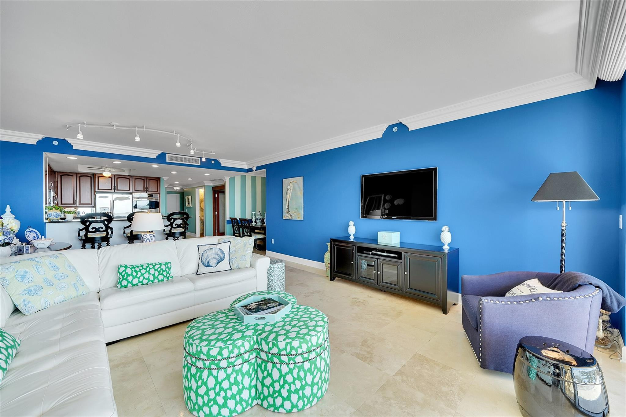 821 N Riverside Drive Ph2 Property Photo 38