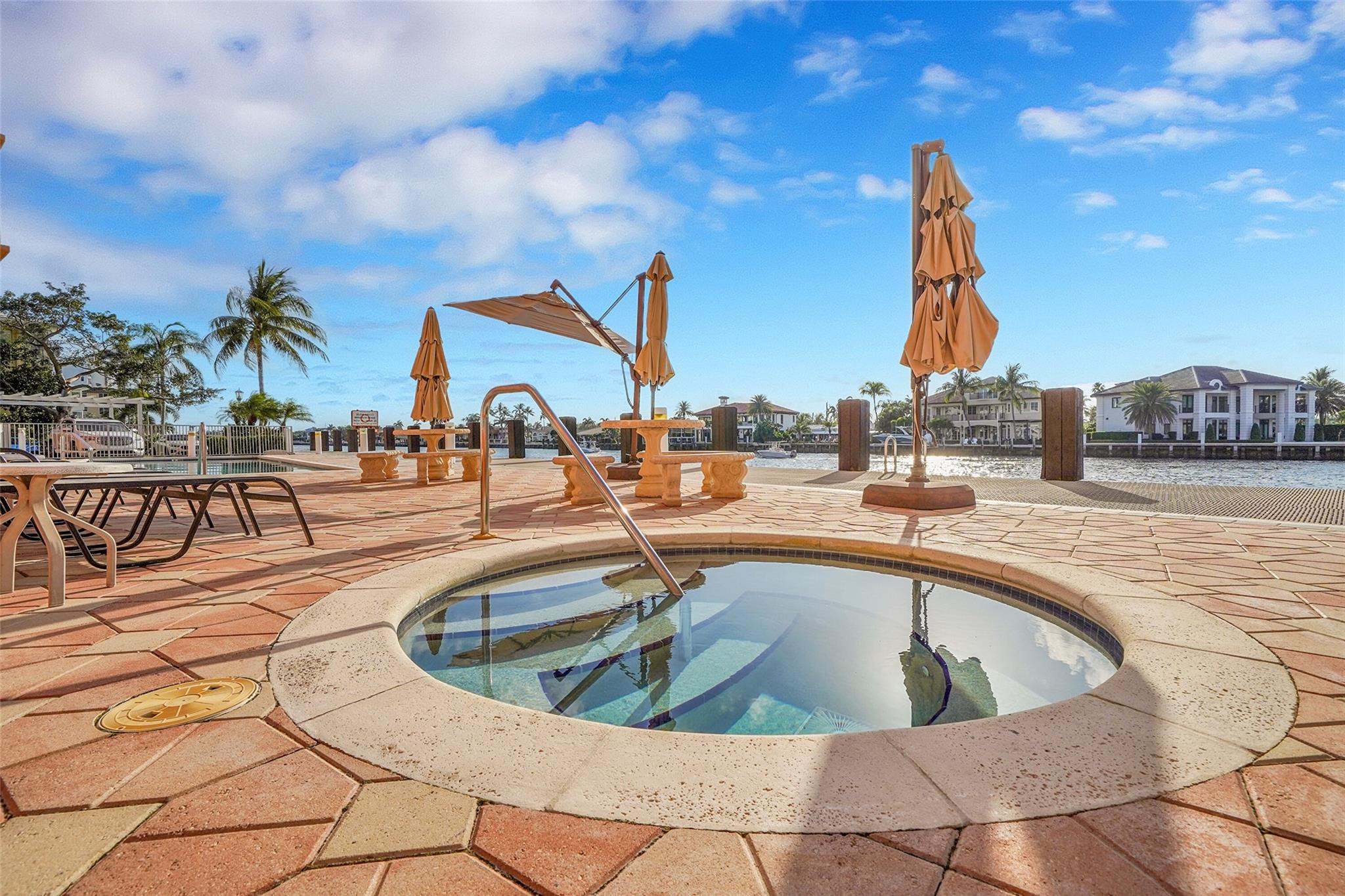 821 N Riverside Drive Ph2 Property Photo 87