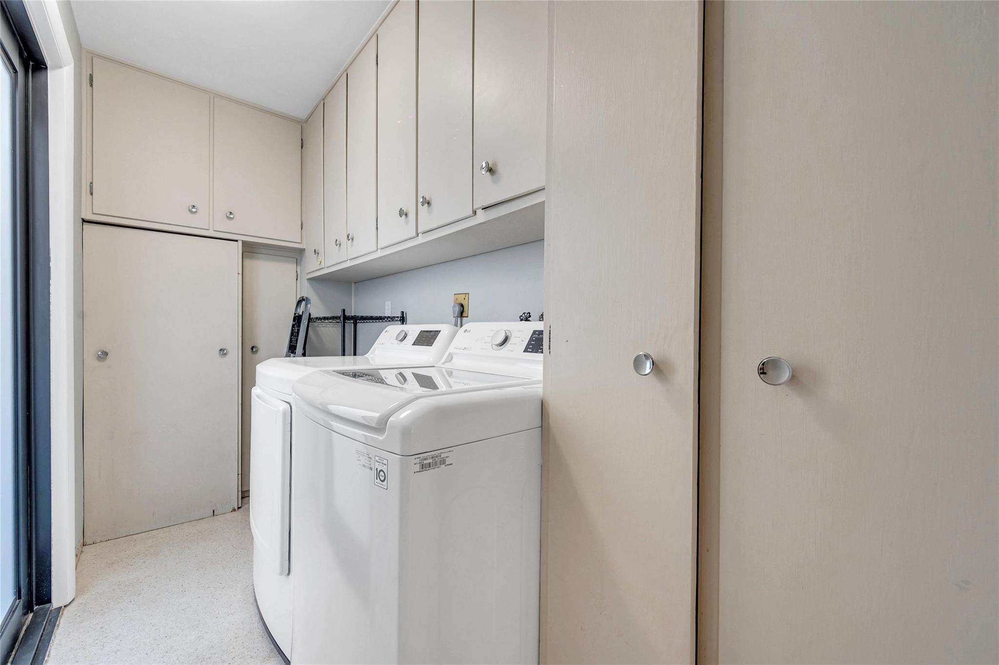 1950 Harbourview Dr Property Photo 9
