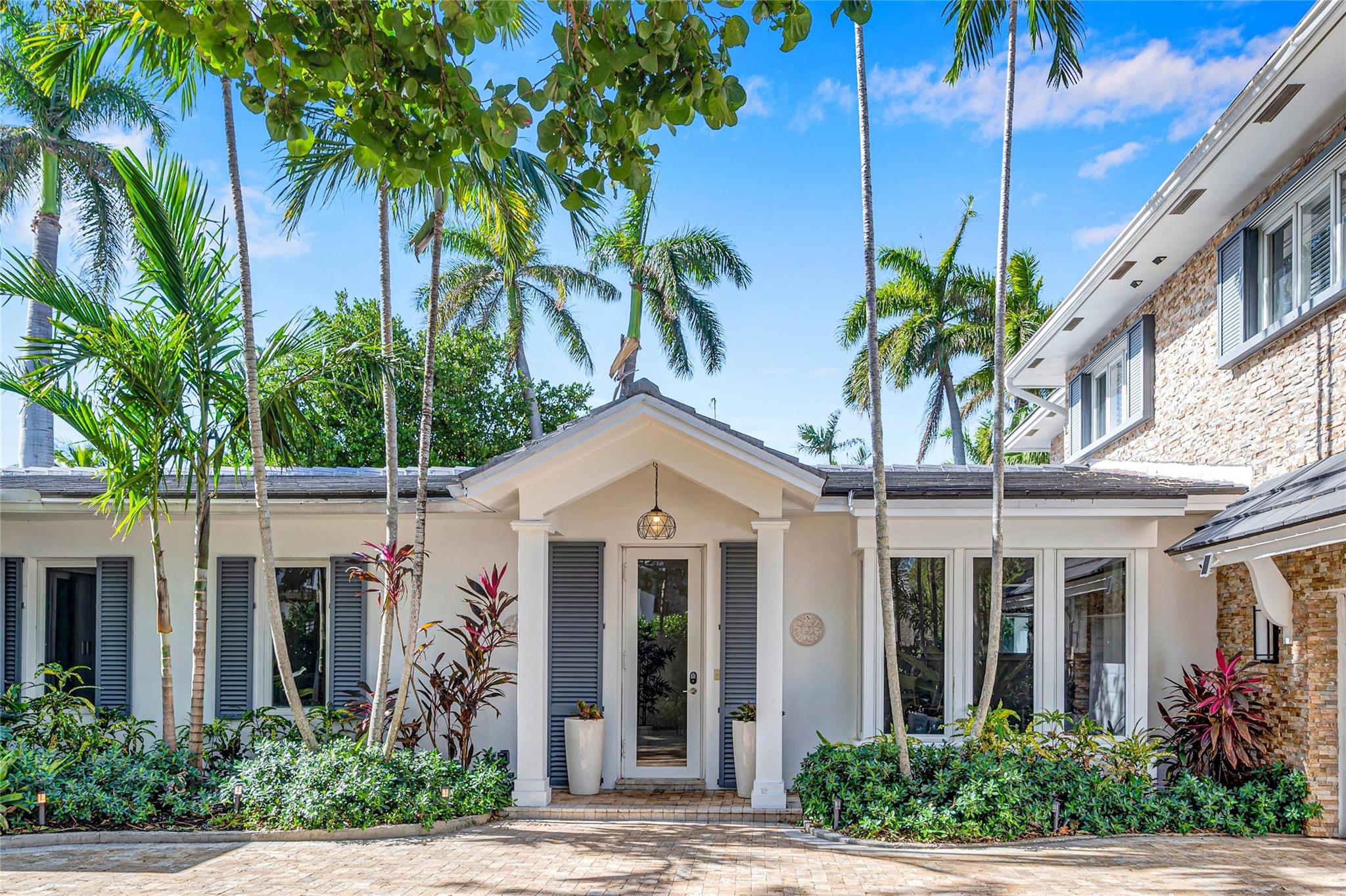 1401 S Ocean Dr Property Photo 2