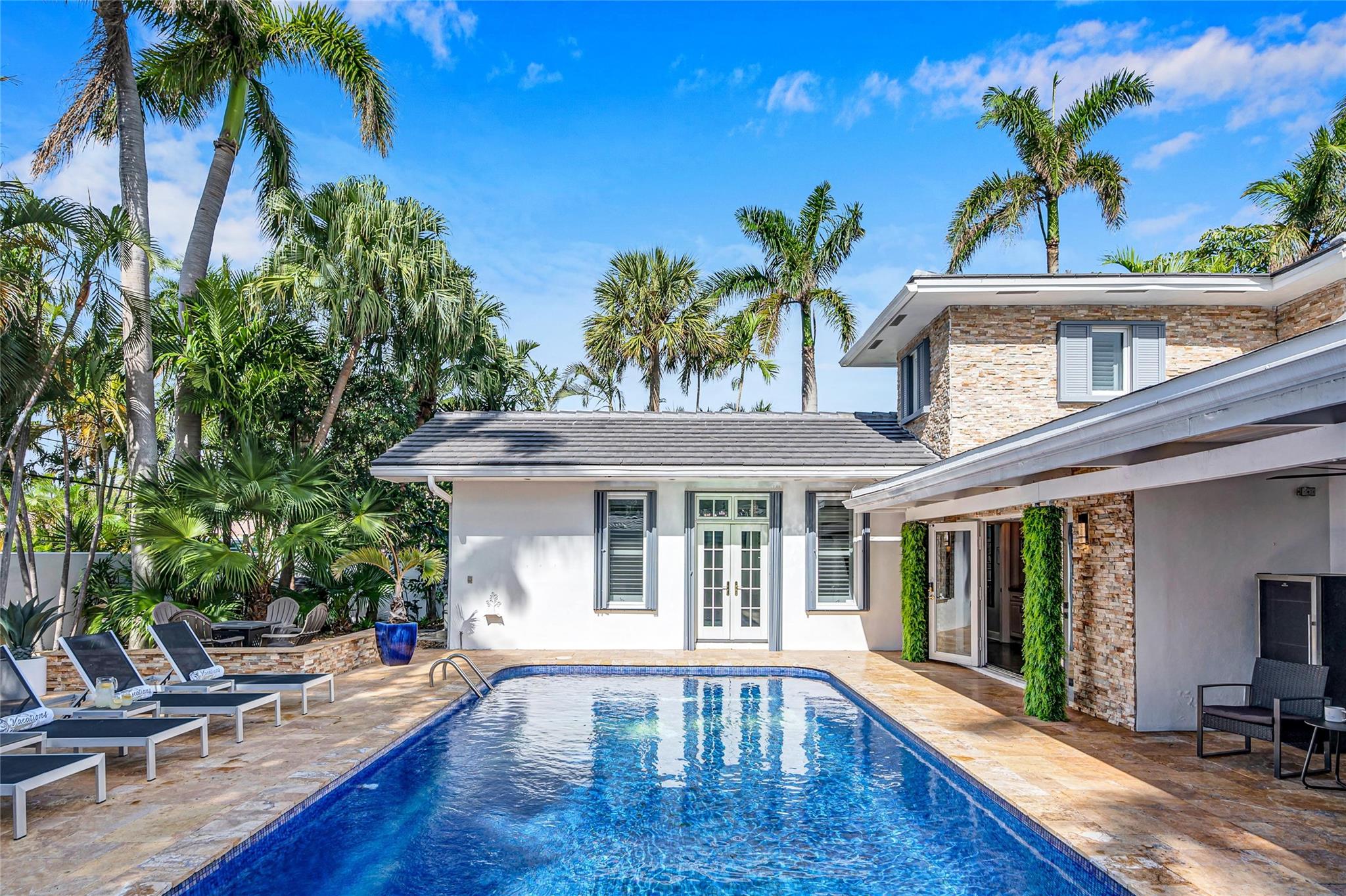 1401 S Ocean Dr Property Photo 3