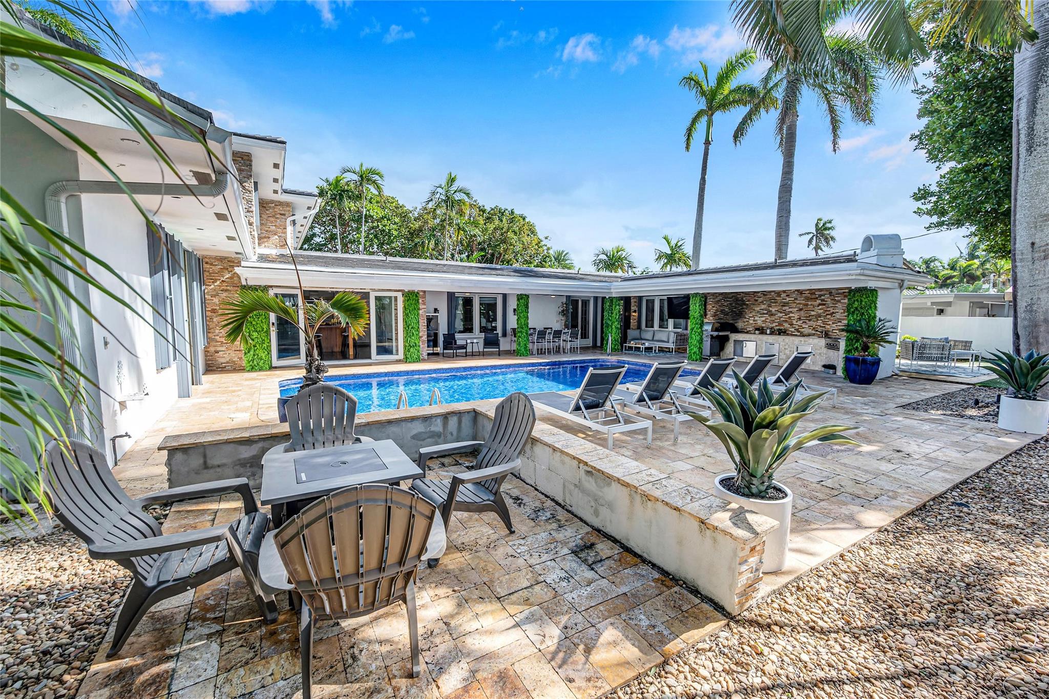 1401 S Ocean Dr Property Photo 6