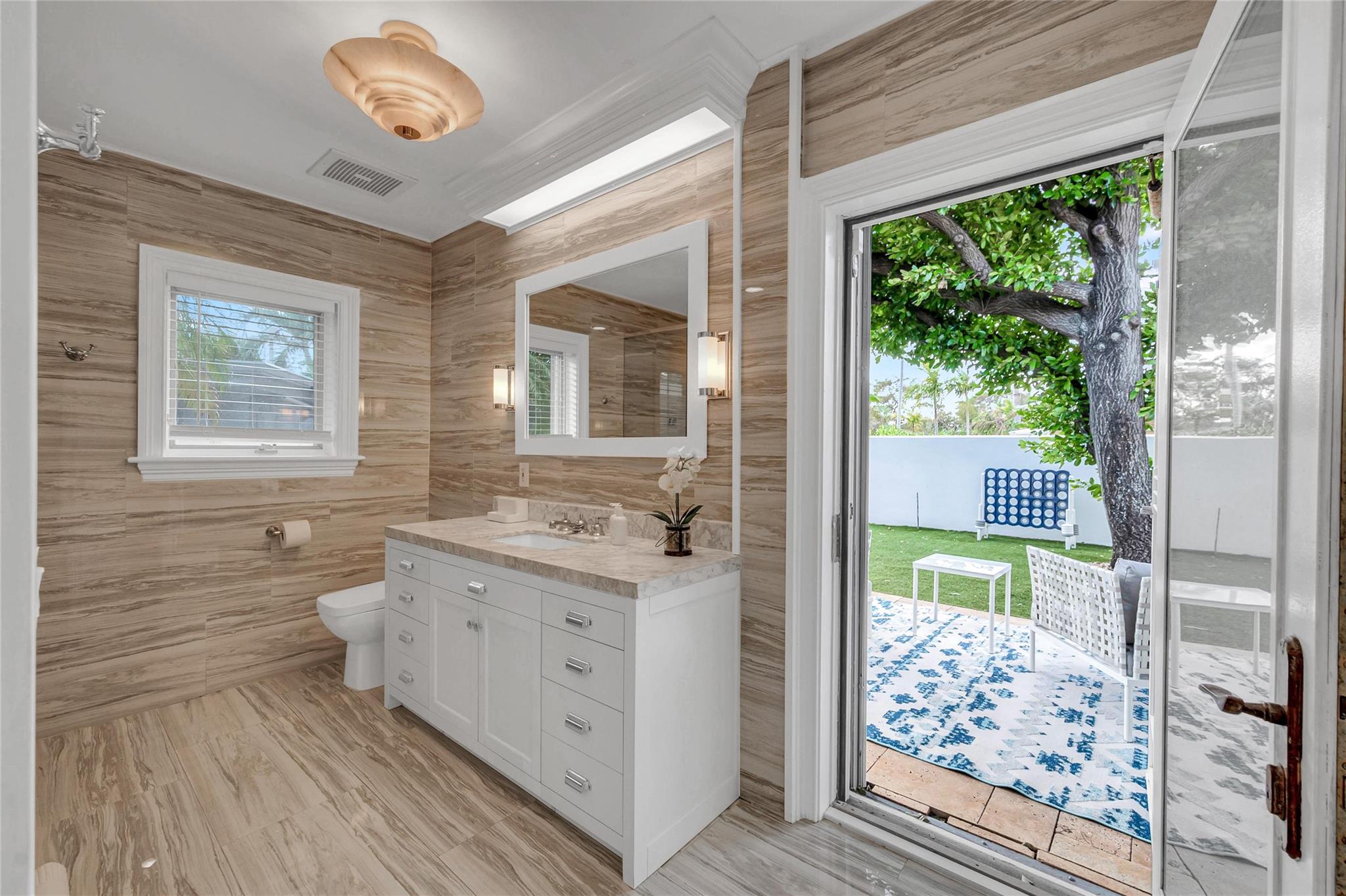 1401 S Ocean Dr Property Photo 19