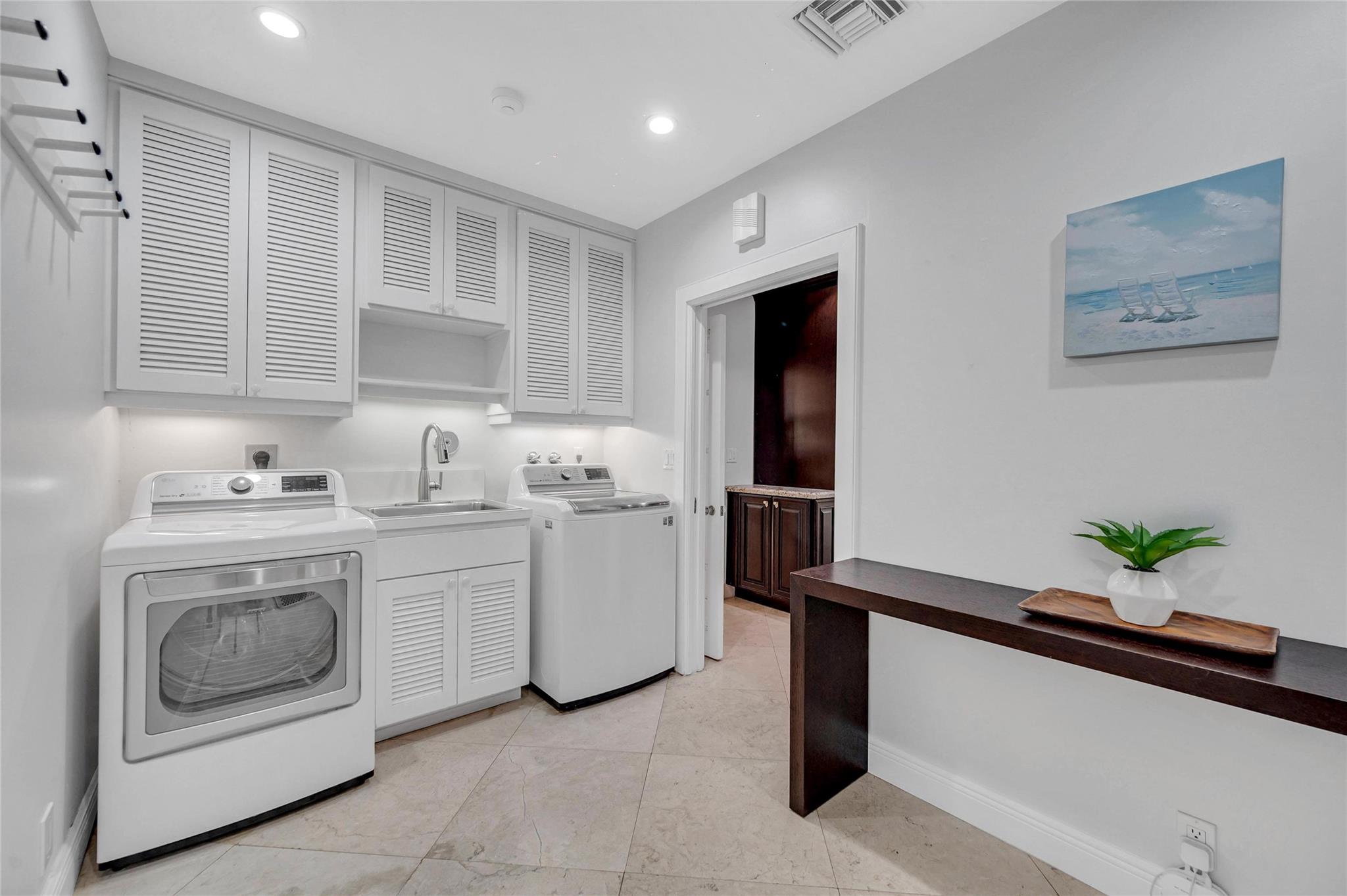 1401 S Ocean Dr Property Photo 27