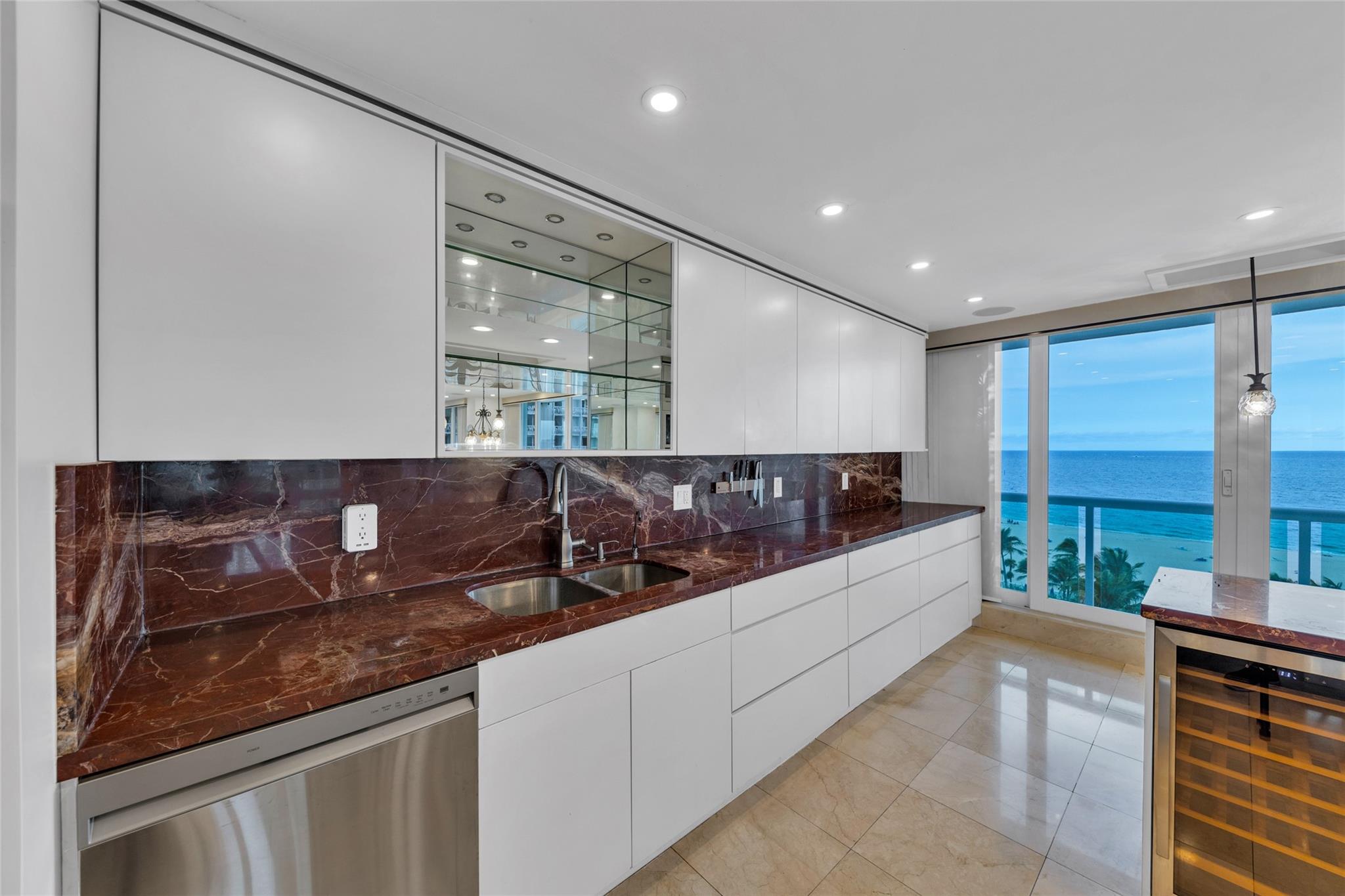 2100 S Ocean Ln 811 Property Photo 16