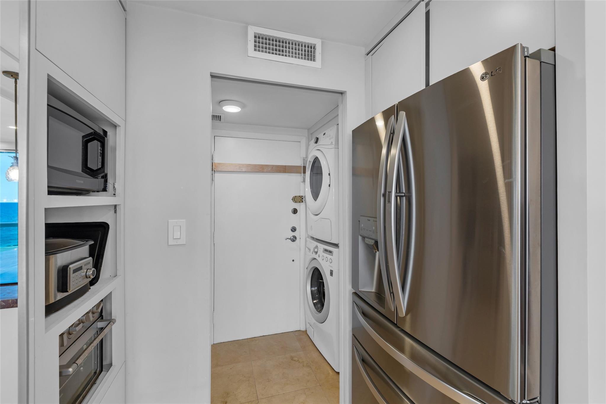 2100 S Ocean Ln 811 Property Photo 17