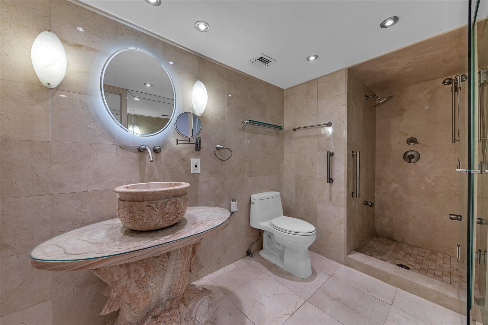 2100 S Ocean Ln 811 Property Photo 24