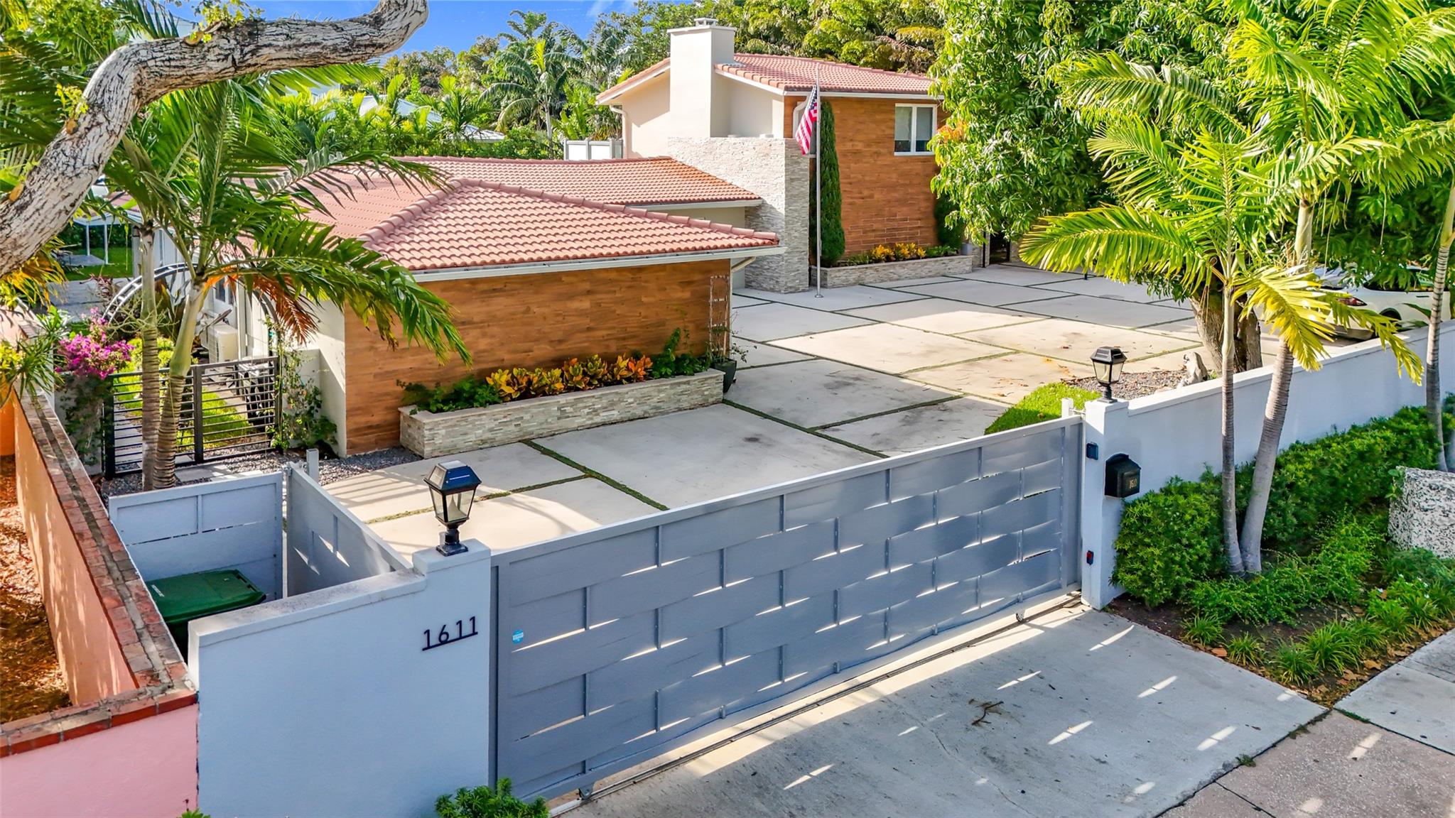 F10485849 Property Photo 1