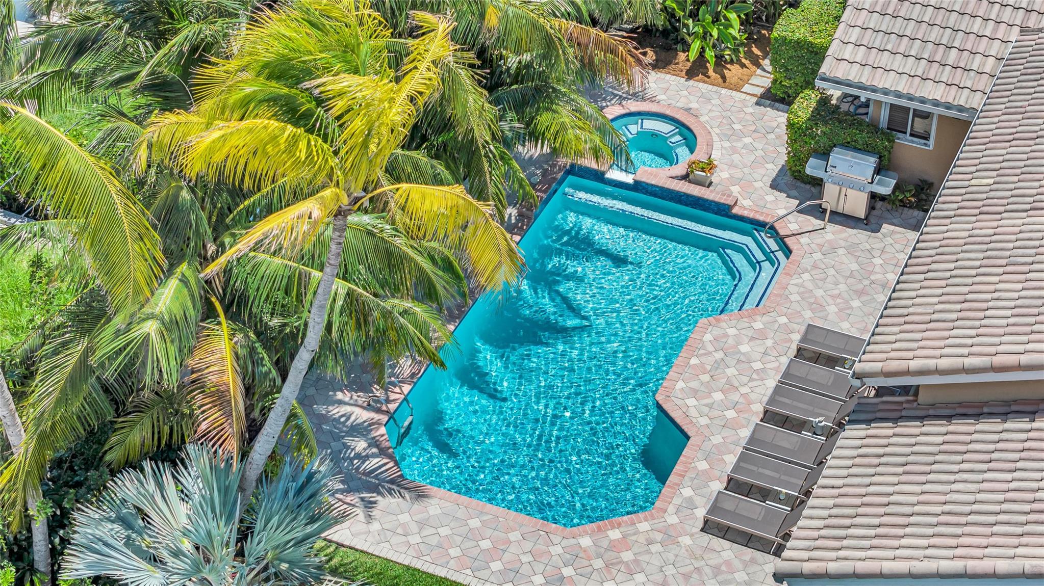 1643 Seabreeze Blvd Property Photo 1